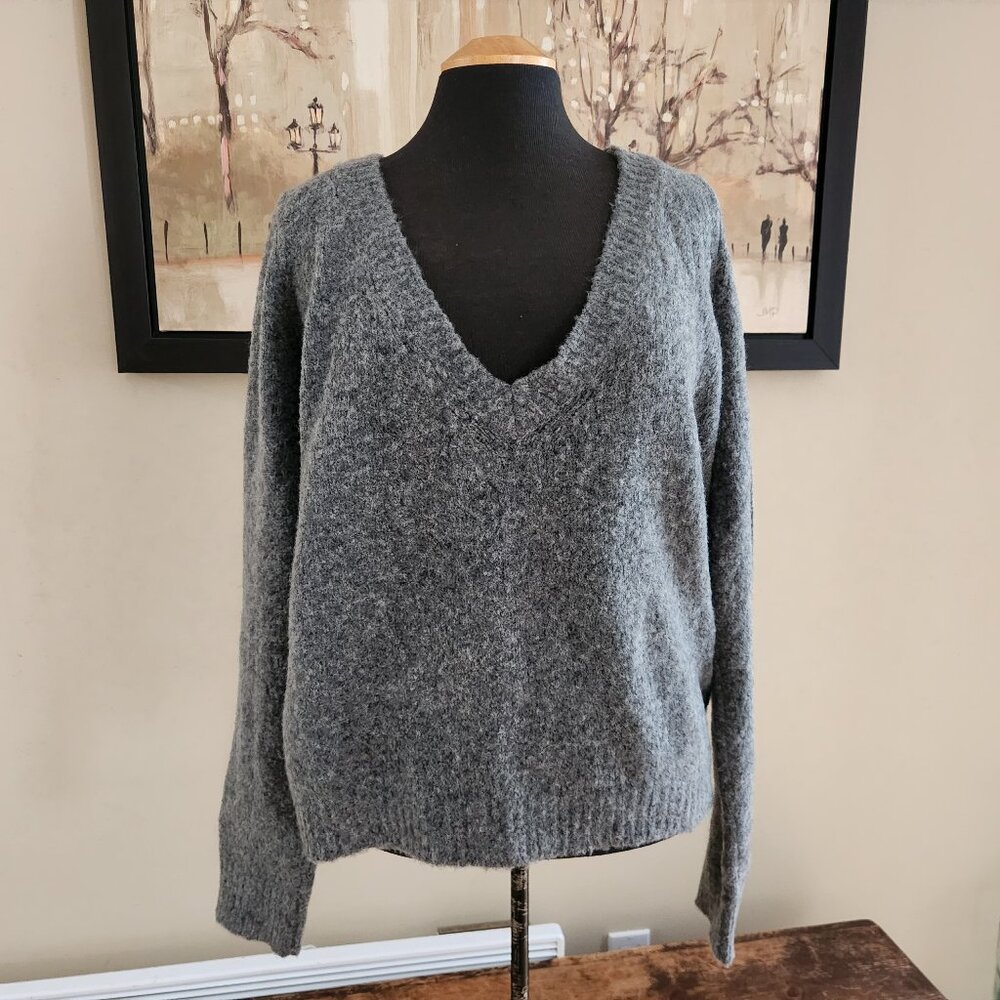 5/$25 Noisy May grey knit sweater / M